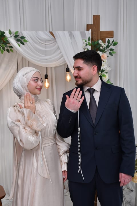 Yüzükleri takılırken