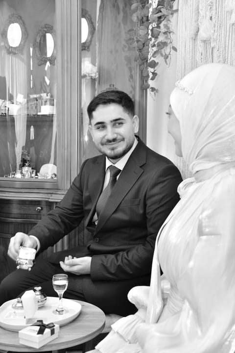 Yüzük kutusu açılırken